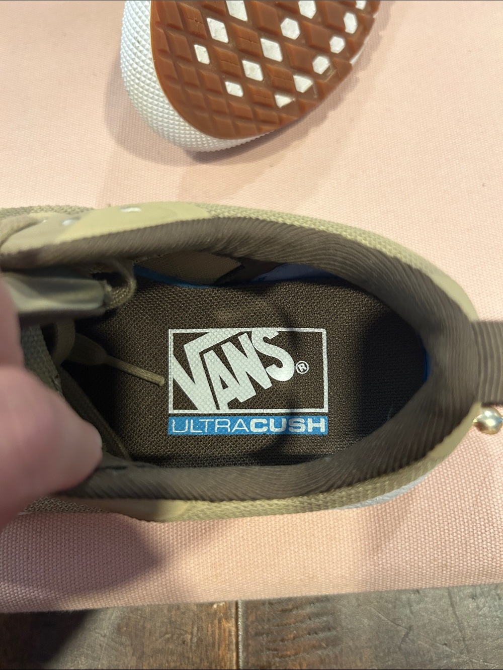 NWOT Vans UltraRange UltraCush Big Kid’s Size 3.5 Tan and White Low-Top Sneakers - Picture 6 of 7